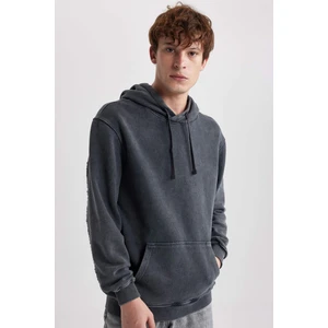 Siyah Regular Fit Kapüşonlu Yıkamalı Soluk Efektli Kanguru Cepli Sweatshirt B1118AX23AU