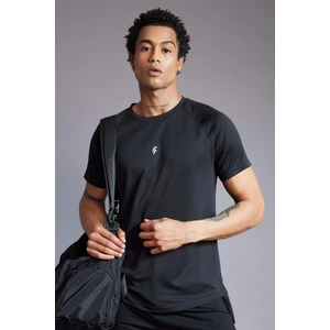 DeFactoFit Slim Fit Dar Kesim Bisiklet Yaka Baskılı Sporcu Kısa Kollu Tişört V2887AZ24SP