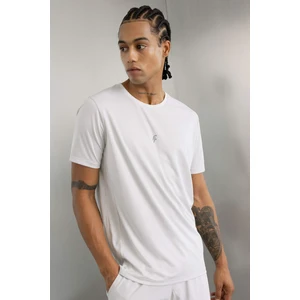 DeFactoFit Beyaz Slim Fit Dar Kesim Bisiklet Yaka Baskılı Sporcu Kısa Kollu Tişört X6142AZ24AU