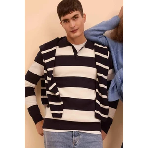 Standart Fit Normal Kesim Çizgili Polo Yaka Triko Kazak Y4194AZ24WN