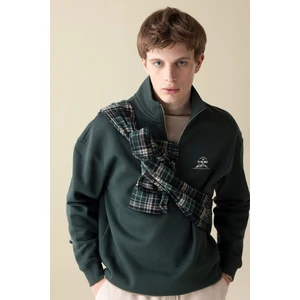 Defacto Comfort Regular Fit Rahat Kalıp Fermuarlı Dik Yaka Baskılı Sweatshirt C6132Ax24Au