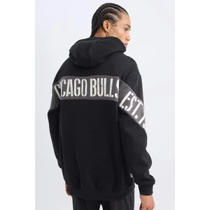 DeFactoFit NBA Chicago Bulls Boxy Fit Kapüşonlu Sırt Baskılı Kalın Sweatshirt U9853AZ24AU