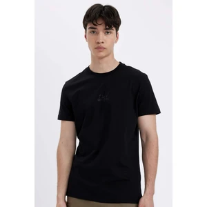 Slim Fit Dar Kesim Bisiklet Yaka Baskılı Kısa Kollu Tişört C5647AX24HS