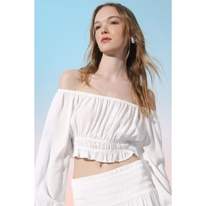 Regular Fit Omuzu Açık Krinkıl Kumaş Uzun Kollu Beyaz Bluz D5038AX24AU