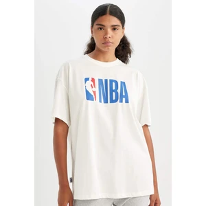 DeFactoFit NBA Wordmark Oversize Geniş Kalıp Bisiklet Yaka Kısa Kollu Tişört T5506AZ24AU
