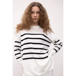Relax Fit Yumuşak Dokulu Çizgili Bisiklet Yaka Triko Kazak Tunik S7517AZ24WN