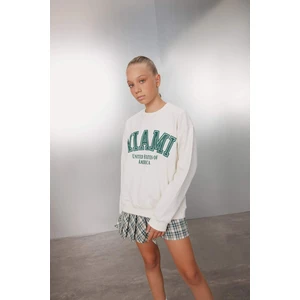 Kız Çocuk Relax Fit Bisiklet Yaka Baskılı Okul Sweatshirt C6868A824AU