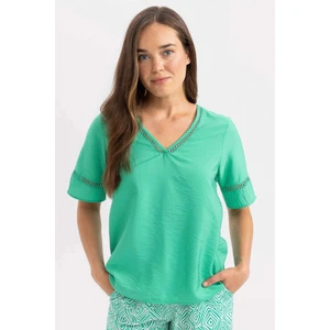 Regular Fit V Yaka Kısa Kollu Bluz