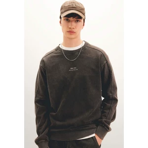 %100 Pamuk Regular Fit Bisiklet Yaka Baskılı Yıkamalı Soluk Efektli Sweatshirt B5913AX24SP