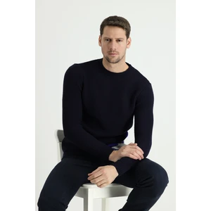 Bisiklet Yaka Slim Fit Dar Kesim Yünlü Desenli Triko Kazak