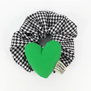 Büyük Boy Kaz Ayağı Desen Yeşil Kalp Scrunchie Toka