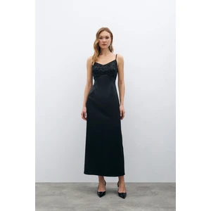 Payet Detaylı Saten Elbise - Siyah