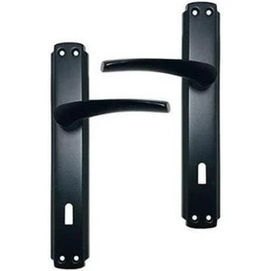 Kapı Kolu Siyah Oda