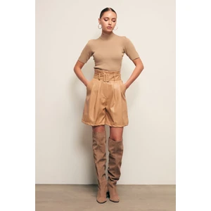 Kemerli Deri Şort - Bej