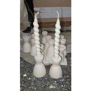 Bi Dünya Renk Burgu Mum 2 Li 21 cm  ve Mumluk 2 Li Toplam 4 Parça Set beyaz