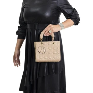 D Model Askılı Kapitone Desenli El Çantası