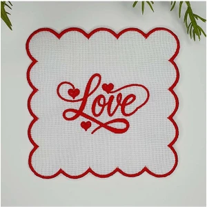 Kırmızı Love Yazılı Kalp Tasarımlı Nakışlı Kumaş Kokteyl Peçetesi 1 Adet