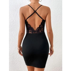 Kadın Siyah Sırt Kısmı Dantel ve Çapraz Askı Detaylı Modern Tasarım Gecelik