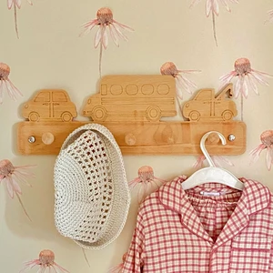 Doğal Ahşap Çocuk Odası Askılığı | Şık, Dekoratif,dayanıklı ve Doğal Tasarım Askılık | ARABA-8004