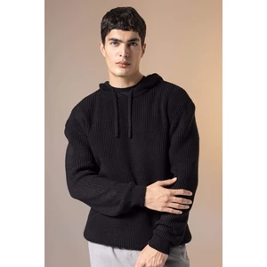 Siyah Relax Fit Kapüşonlu Basic Düz Triko Kazak B8409AX23WN