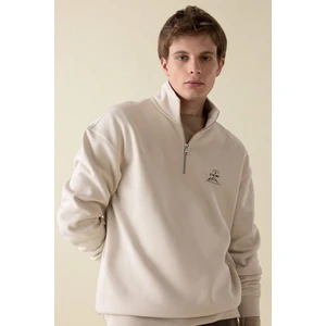 Comfort Regular Fit Rahat Kalıp Fermuarlı Dik Yaka Baskılı Sweatshirt C6132AX24AU