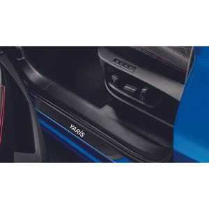 Toyota Yaris Tüm Modeller Uyumlu Old Karbon Kapı Eşiği 4 Parça Krom Yazılı