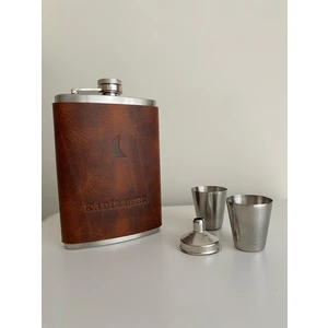 Alesta Leather (Isim Yazıyoruz) El Dikişi  Deri Kaplamalı Çelik Viski Kanyak Içki Matara Seti - 1 Matara, 2 Shot Bardağı, 1 Huni - 8oz 236ML