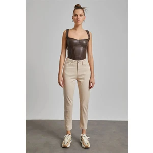 Relaxed Elegance Mom Fit - Konforlu Şık Pantolon