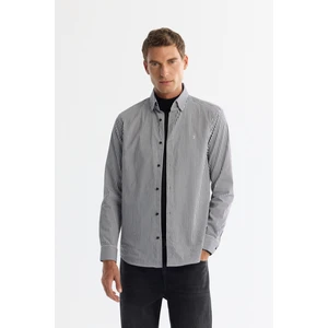 Avva Erkek Siyah Slim Fit Alttan Britli Yaka Kolay Ütülenebilir Gömlek A42Y2134