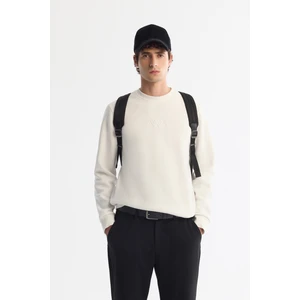 Avva Erkek Beyaz Bisiklet Yaka İçi 3 İplik Şardonlu Regular Fit Sweatshirt B001033