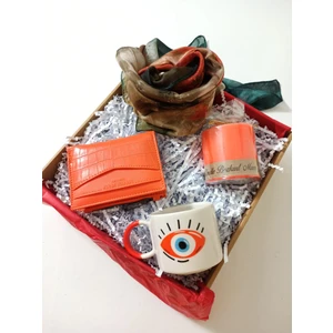 Yılbaşı Özel Hediye Seti Tasarım Kupa, Büyük Boy Fular, Turuncu Cüzdan, Mum