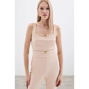 Yaka Gold Aksesuarlı Bluz - Bej