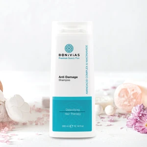 Onarıcı , Nemlendirici Saç Şampuanı Niacinamide , Çay Ağacı Yağı, Üzüm Çekirdeği Ekstraktı, Amino Asit Kompleksi, At Kestanesi Ekstraktı içerikli Sülfatsız