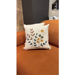 Bahar Esintisi Nakışlı Kırlent Kılıfı 1 Adet 43 x 43 cm