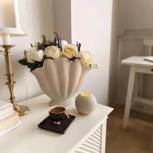 16  cm Modern Trend Beyaz Istiridye Vazo - Mekanlarınıza Zarif Bir Dokunuş