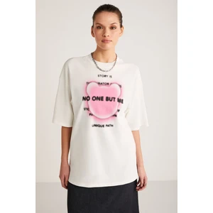 Bug Kadın %100 Organik Pamuklu Baskı Detaylı Oversize Fit Bol Kesim Kısa Kollu Ekru T-shirt