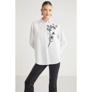 Shıbon Kadın %100 Organik Pamuklu Relaxed Fit Poplin Kumaş Çiçek Baskılı Beyaz Gömlek