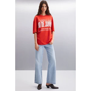 Malıka Kadın %100 Organik Pamuklu Şehir Tema Baskılı Oversize Bisiklet Yaka Kırmızı T-shirt
