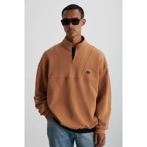 Radıant Erkek %100 Organik Pamuk Nakış Detaylı Yarım Fermuarlı Dik Yakalı Kahverengi Sweatshirt