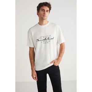 ROBERTO Erkek Bisiklet Yaka %100 Pamuk Oversize Kalıp Baskı Detaylı Beyaz T-Shirt
