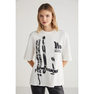 Rusıa Kadın Bisiklet Yaka Baskılı Kısa Kollu Beyaz T-Shirt