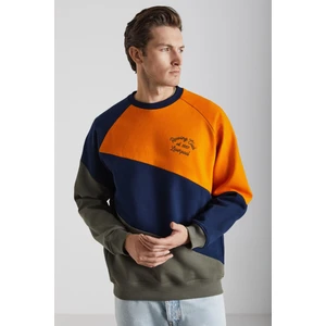 Colway Erkek Organik Pamuk Renk Bloklu Nakışlı Içi Polarlı Lacivert/haki/turuncu Sweatshirt