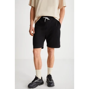 Uncertain Erkek Comfort Fit Siyah Şort & Bermuda