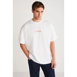 Vıto Erkek %100 Organik Pamuklu Nakış Yazı Detaylı Oversize Bol Kesim Kısa Kollu Beyaz T-shirt