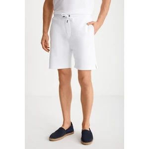 Uncertain Erkek Comfort Fit Beyaz Şort & Bermuda