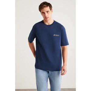Zeus Erkek Nakış Detaylı Regular Organik Pamuklu Örme Bisiklet Yaka Lacivert T-shirt