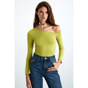 Waleska Kadın Viscon Kayık Yaka Slim Fit Yeşil Bluz