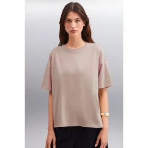 Jemmy Kadın %100 Organik Pamuk Relaxed Fit Yırtmaçlı Yuvarlak Yakalı Vizon T-Shirt
