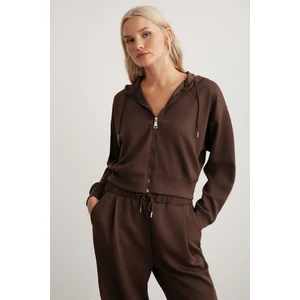 Jıll Kadın Relaxed Fit Rahat Kalıp Kapüşonlu Fermuarlı Premium Kumaş Örme Crop Kahverengi Sweatshirt
