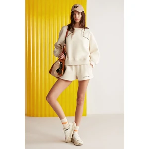 Jennıfer Kadın Organik Pamuklu Nakışlı Yuvarlak Yakalı Oversize Vanilya Sweatshirt